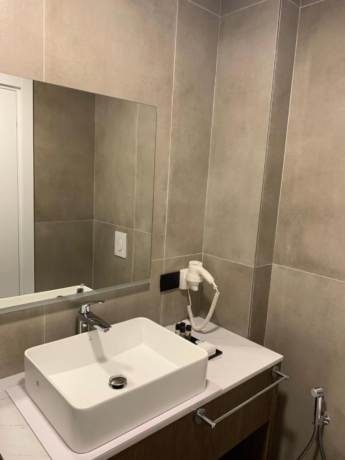 Black Diamond Hotel Dhërmi 外观 照片